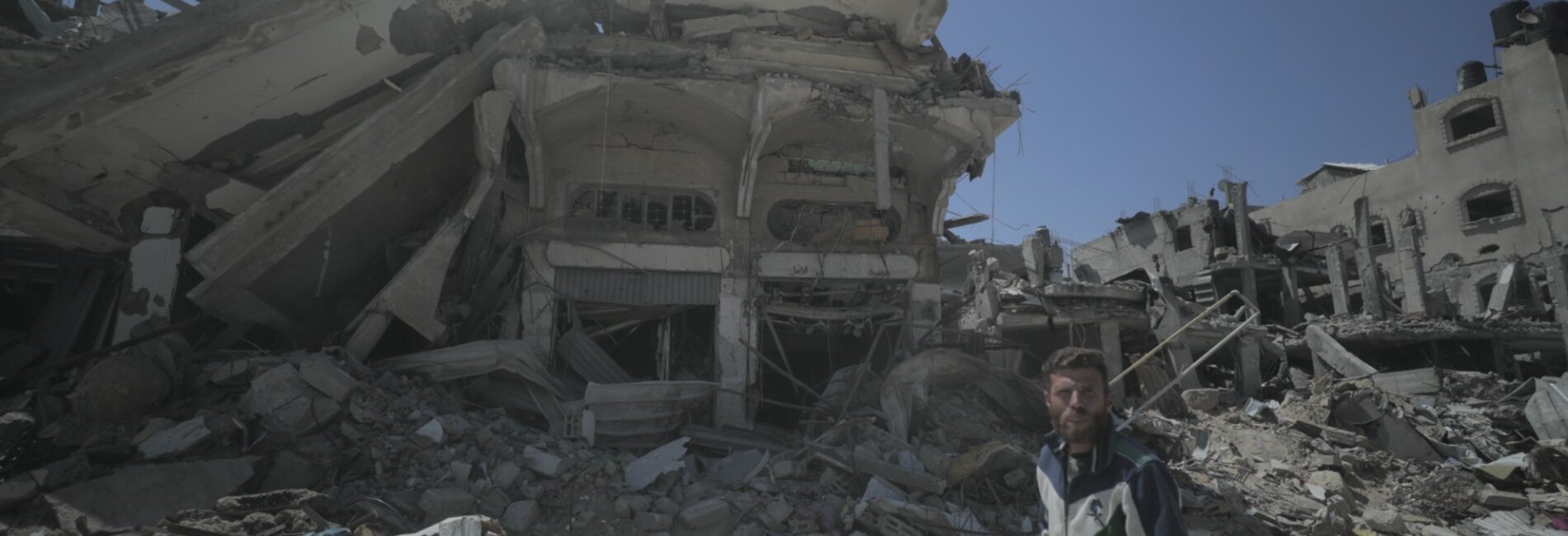 Destruction in Khan Younis. Photo by UNRWA 