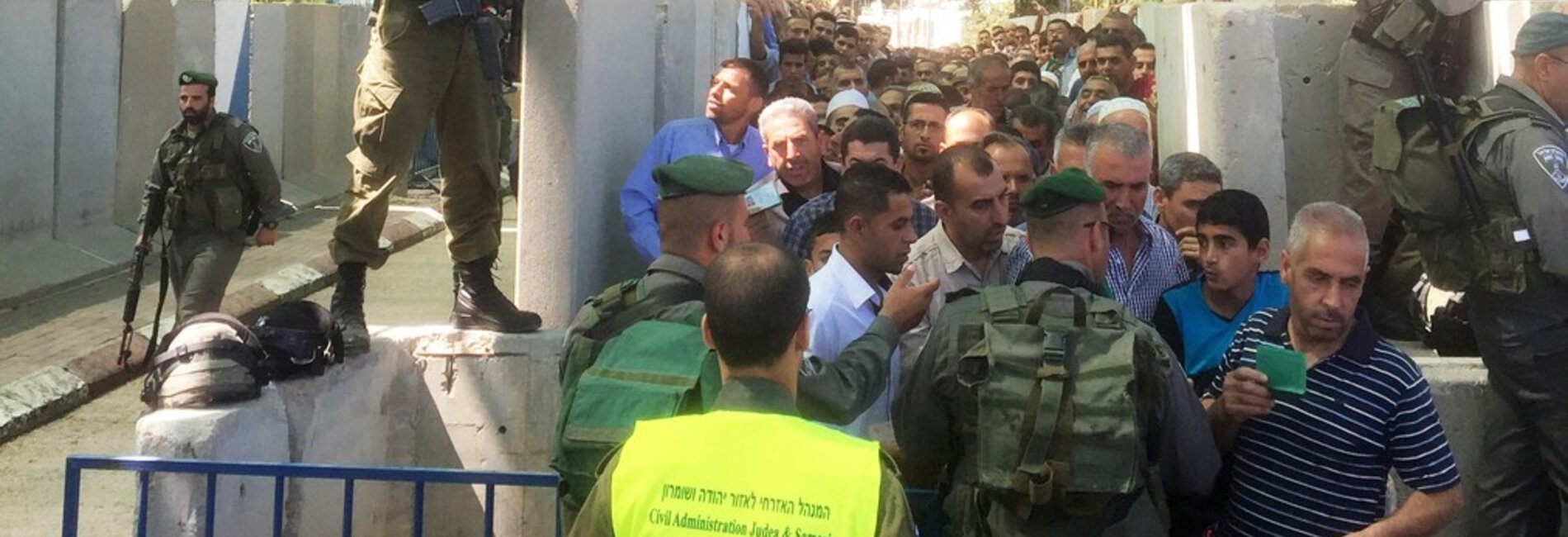 Gilo checkpoint, Palestinians accessing East Jerusalem for the Ramadan Friday prayer, 3 July. Photo by OCHA