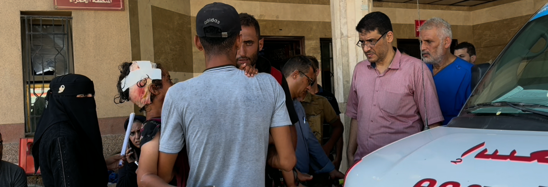 فتاة مصابة نُقلت إلى مجمع ناصر الطبي في خانيونس. تصوير مكتب الأمم المتحدة لتنسيق الشؤون الإنسانية، 13 تموز/ يوليو 2024