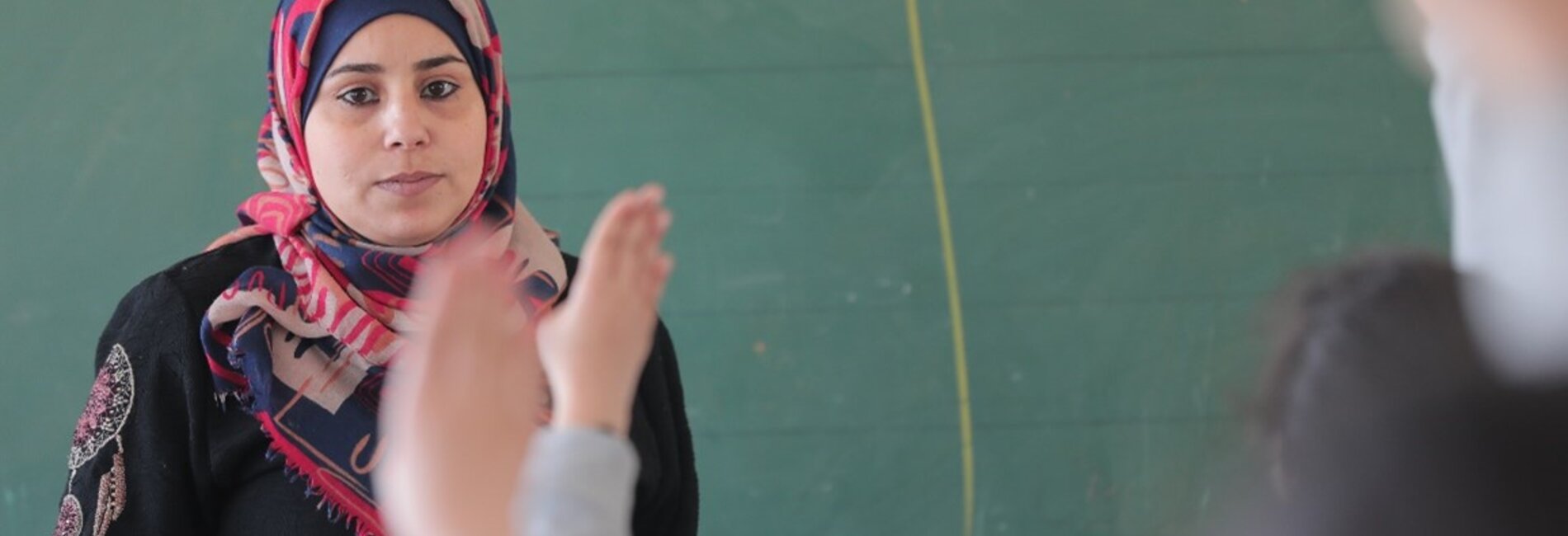 Yasmeen Farookh provides remedial classes in Jabalia, North of Gaza. © Yousef Hammash for NRC