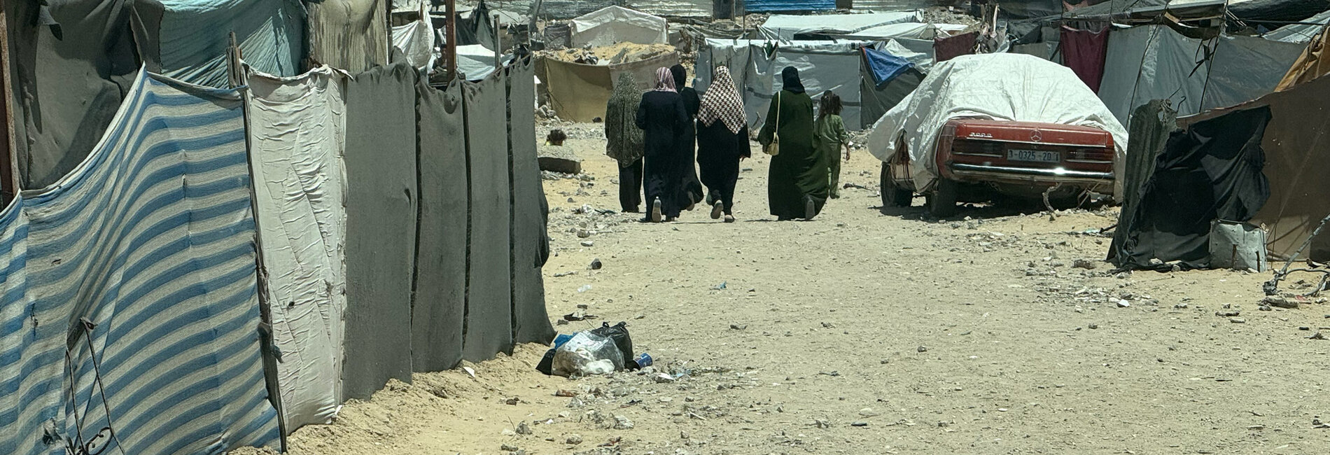 Displaced people in Khan Younis, 7 June 2025. Photo by OCHA/Olga Cherevko
