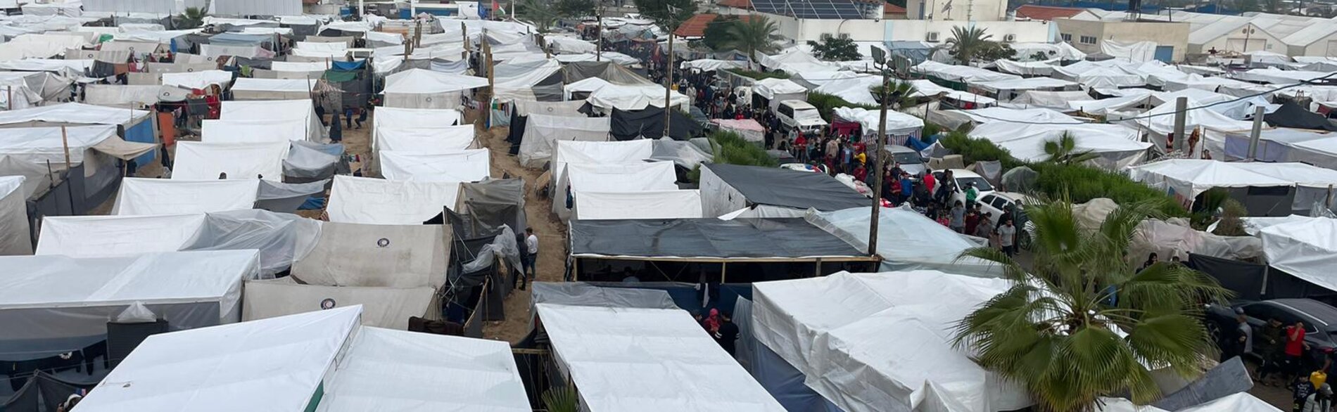 A tent camp where displaced Palestinian families take refuge in southern Gaza. On 15 November, the Israeli authorities extended their evacuation calls, thus far limited to the northern Gaza Strip, to parts of the south. Photo by WHO, 15 November 2023