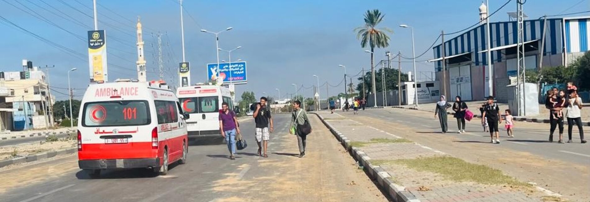 Displaced Palestinians walking south in central Gaza Strip. Photo by OCHA, 6 November 2023