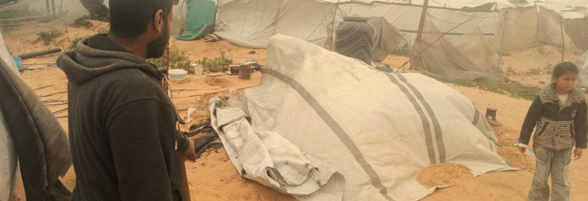 Displaced Palestinians in Khan Younis during a sandstorm that hit the Gaza Strip in mid-March 2026. Photo by Mahmoud Abu Rabia