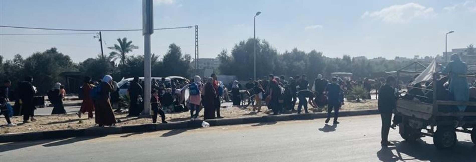 Displaced Palestinians walking south in central Gaza Strip. Photo by OCHA, 6 November 2023