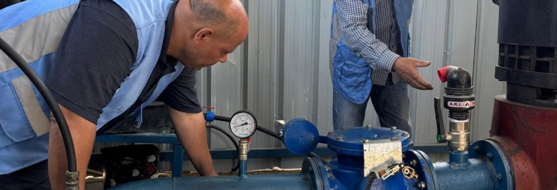 In Gaza, over 70 per cent of people rely on trucked water, but funding gaps are putting this supply at risk. In the West Bank, people’s reliance on water trucking is increasing. Aid workers repairing a water well in northern Gaza. Photo by UNRWA