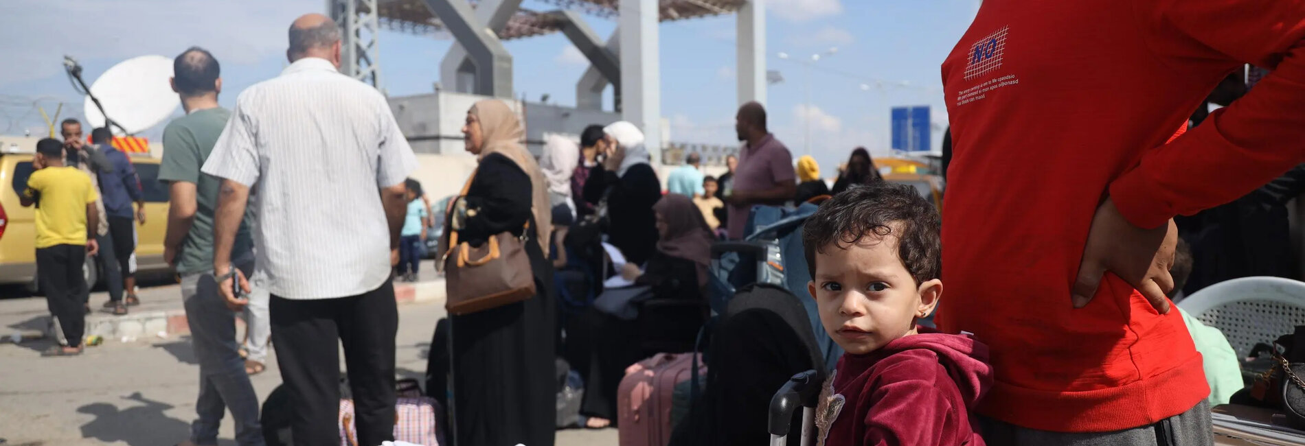 Thousands of people and families in the Gaza Strip are gathering in front of Rafah crossing border, amid escalating hostilities. 16 October 2023. UNICEF