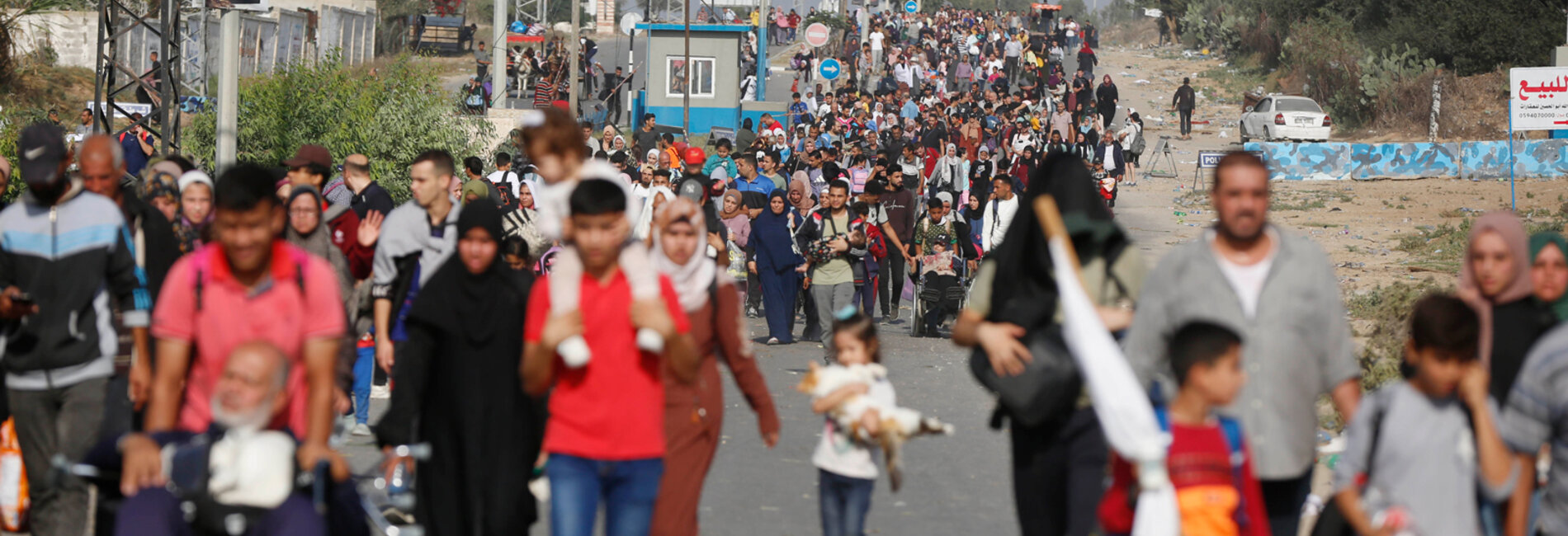 People leaving the northern Gaza Strip amid hostilities, following repeated calls by Israeli forces and the opening of a “corridor.” Photo by UNRWA, 8 November 2023