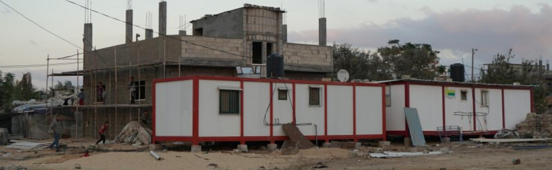 קרוואנים שבהם מתגוררות משפחות שנעקרו במהלך הסכסוך ב־2014, ג׳והר א־דיכ, עזה, נובמבר 2016