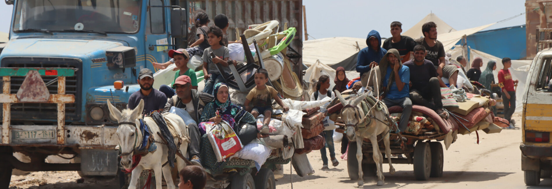 Many Palestinian families fleeing from Madinat Hamad in Khan Younis following an Israeli evacuation order on 11 August. Photo: Themba Linden/OCHA 