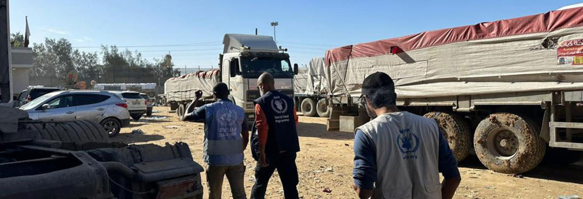 In the first day of the humanitarian pause, the UN scaled up the delivery of humanitarian assistance into and across Gaza. Hundreds of thousands were assisted with food, water, medical supplies and other essential humanitarian items. Photo by WFP 