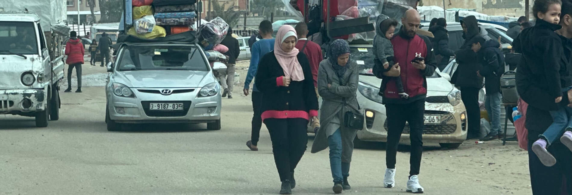 Displaced families heading south amid intensified hostilities in Khan Younis and following the expansion of Israeli evacuation orders to additional residential areas. Photo by OCHA/Olga Cherevko, 26 January 2024