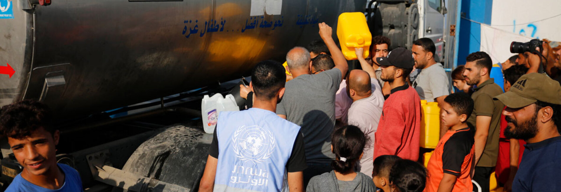 Water distribution in Deir al Balah. Photo by UNRWA