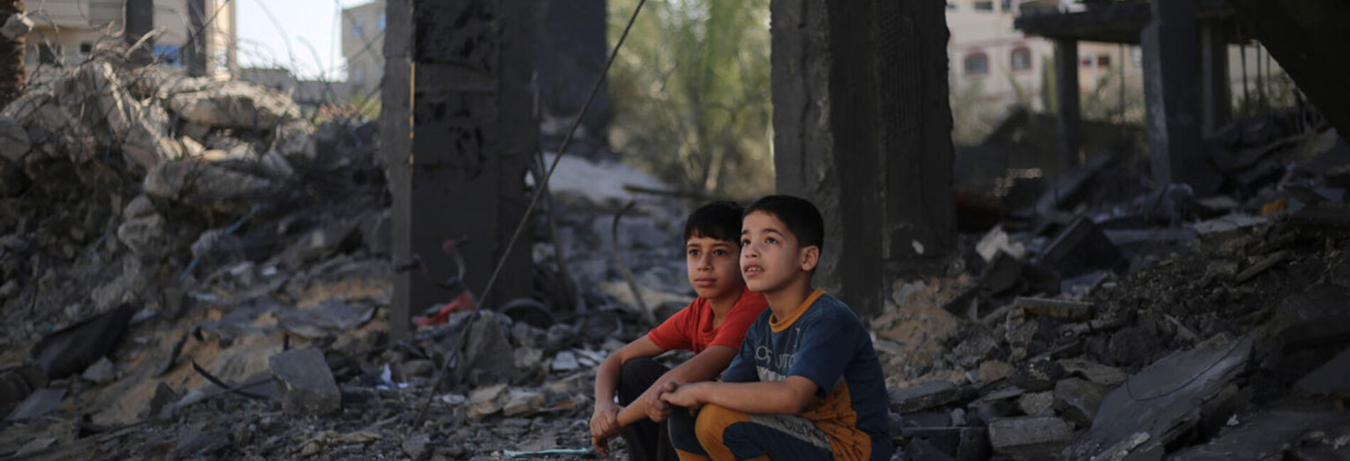 Heavy bombardments across Gaza continue. On 16 December, the most intense airstrikes were reported in Khan Yunis and Gaza city. Most people are displaced and hungry, the health system is barely functioning, and the conditions for humanitarian operations at a meaningful scale do not exist. No one and nowhere is safe. Photo by UNICEF/El-Baba 