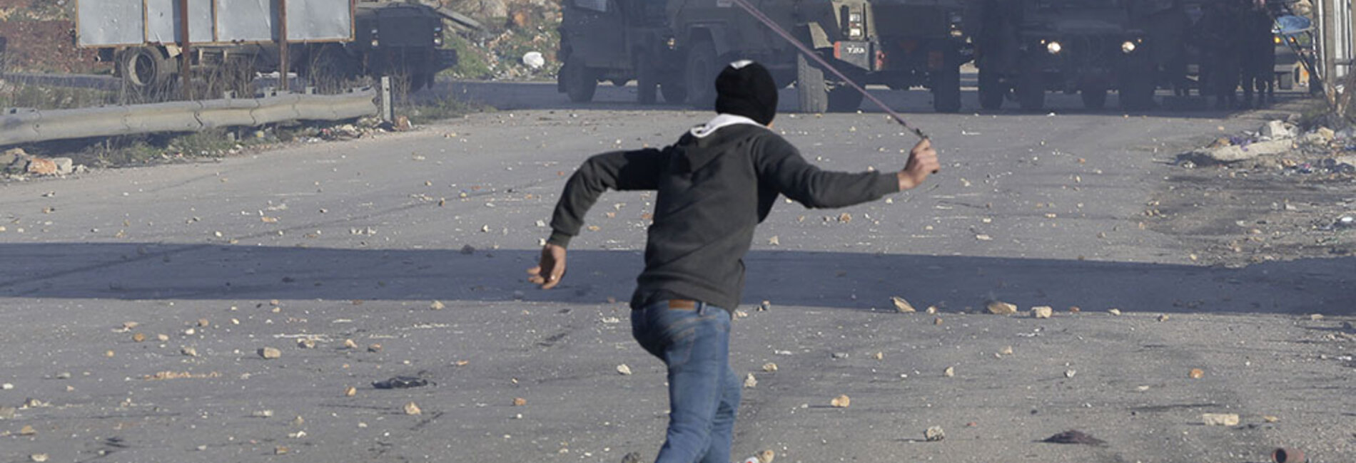 Protests and clashes near DCO checkpoint in Ramallah. 13 Dec 2018. © Photo by Journalist Mahmoud Illean.