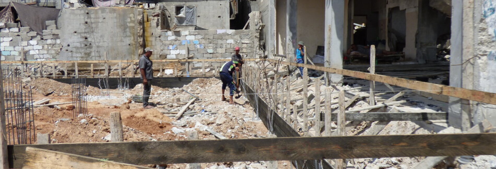 Reconstruction begins in the devastated area in Ash Shuja’iyeh of Gaza. Photo by OCHA