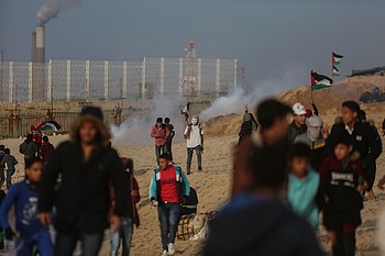A boy in a demonstration at the fence in Beit Lahiya. Gaza, 2 February, 2018. © Photo by Mohammed Dahman A boy in a demonstration at the fence in Beit Lahiya. Gaza, 2 February, 2018. © Photo by Mohammed Dahman