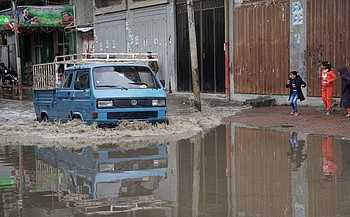 Floods due to mild rainfall in Khani Yunis, November 2017. © Photo by OCHA Floods due to mild rainfall in Khani Yunis, November 2017. © Photo by OCHA