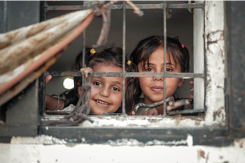 Rimas, 7, and her sister, Layan, 11, at risk of eviction from their rented home in Jabalia (Gaza), August 2019. © Photo by Ahmed Mashharawi, NRC Rimas, 7, and her sister, Layan, 11, at risk of eviction from their rented home in Jabalia (Gaza), August 2019. © Photo by Ahmed Mashharawi, NRC