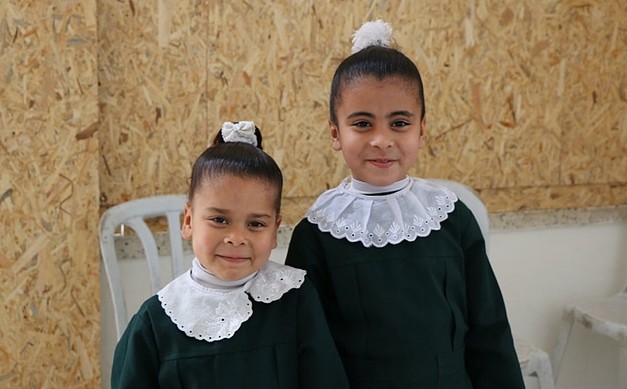 Afnan’s daughters Remas (8) and Nour (6). © Photo by UNDP.