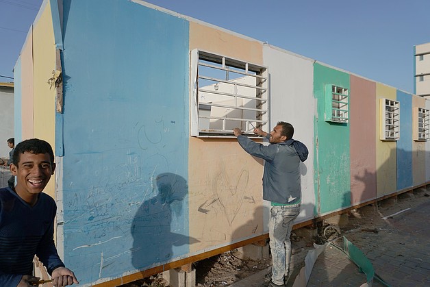 Dismantling caravan site in Beit Hanoun after relocation of residents to more suitable housing, Jan 2017. © Photo by OCHA