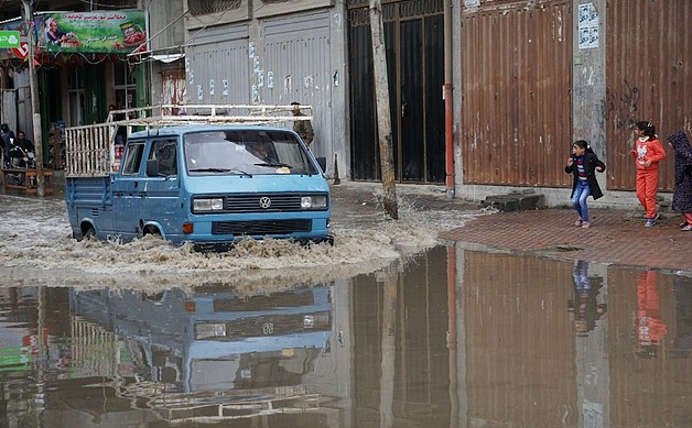 Floods due to mild rainfall in Khani Yunis, November 2017. © Photo by OCHA