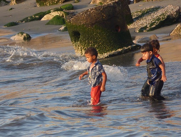 Polluted beach in Gaza city, June 2016. Photo by OCHA