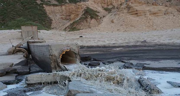 Untreated sewage flowing into the sea, Gaza 27 April 2017. © Photo by OCHA.