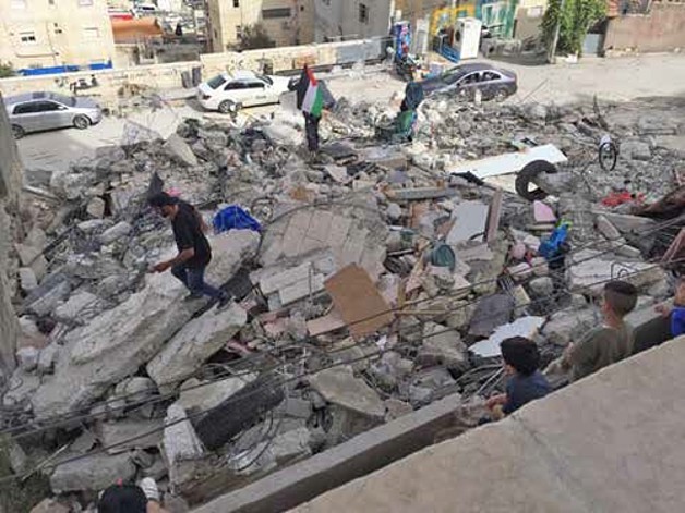 Demolition of a three-storey building in Al ‘Isawiya community (East Jerusalem) on 1 May. Photo by OCHA.