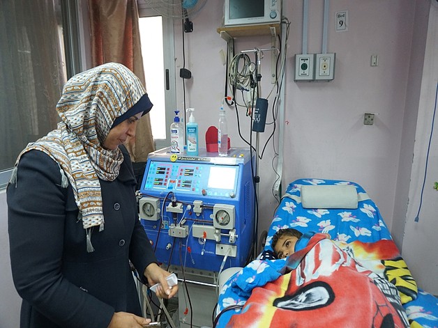 Yahia, a kidney dialysis patient at Ar Rantisi hospital. February 2018. ©  Photo by OCHA