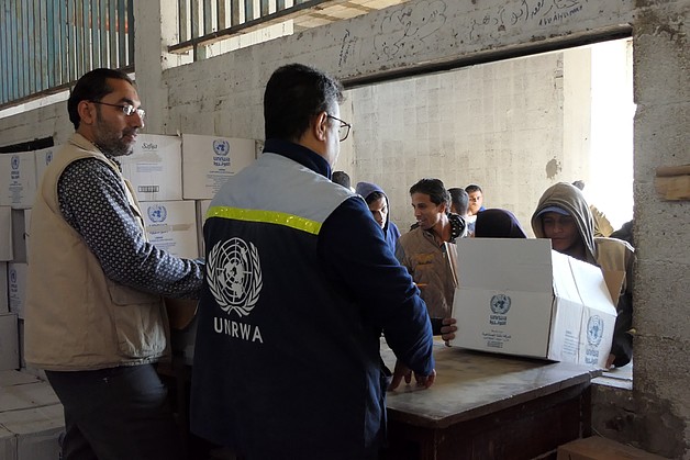 UNRWA distributing food parcels to food insecure Palestine Refugees. Gaza, 11 December 2018. © Photo by OCHA