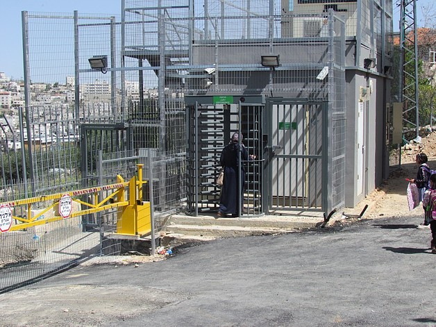 Checkpoint in the Israeli controlled area of Hebron city (H2). © Photo by OCHA