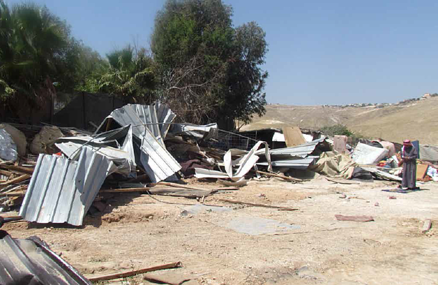 Palestinian home demolished in the Khan Al Ahmar Bedouin community (Jerusalem), April 2016. © Photo by OCHA