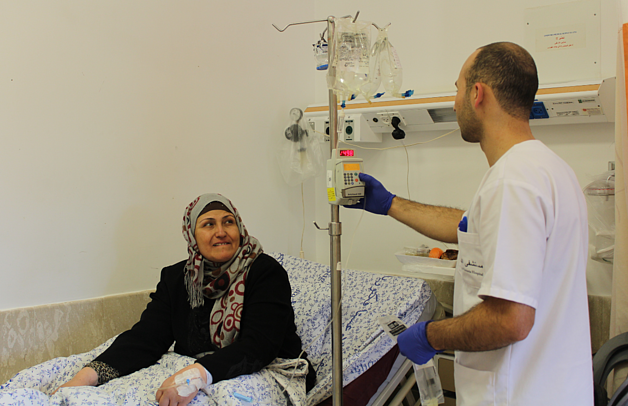 Siham al Tatari receving treatment at Augusta Victoria Hospital, East Jerusalem, January 2017. © Photo by OCHA.