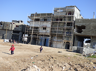 Repairs of a damaged building in eastern Gaza City, January 2015. Photo by OCHA