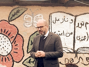 The UN Coordinator for Humanitarian Aid and Development Activities for the occupied Palestinian territory, Robert Piper, in Khan al Ahmar, 22 February 2017