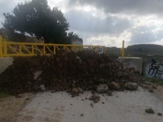 Road gate controlling access to Deir Nidham, 20 February 2020. Photo by OCHA.