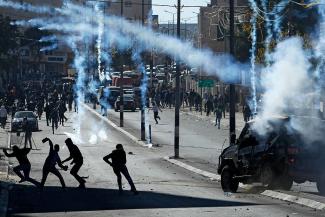 Clashes between Israeli forces and Palestinians in the context of a demonstration in protest of the US announcement regarding Jerusalem, Bethlehem city, December 2017. © Photo by Ahmad Mizher – WAFA