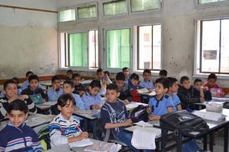 צפיפות־יתר בכיתה בבית הספר היסודי לבנים ספד "ב" במזרח עזה / © צילום: אונסק"ו / בילאל אל־חמיידה