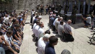 Palestinians pray outside Al Haram Al Sharif/Tmeple Mount in protests against newly installed metal detectors. Old City of Jerusalem, 16 July 2017. ©  Photo by Mahmoud Illean.