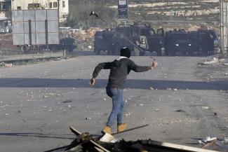 Protests and clashes near DCO checkpoint in Ramallah. 13 Dec 2018. © Photo by Journalist Mahmoud Illean.