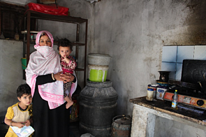 Mona and two of her seven children, in a poor household affected by electricity and water shortages. Rafah, Gaza Strip, October 2017. © Photo by OXFAM Mona and two of her seven children, in a poor household affected by electricity and water shortages. Rafah, Gaza Strip, October 2017. © Photo by OXFAM