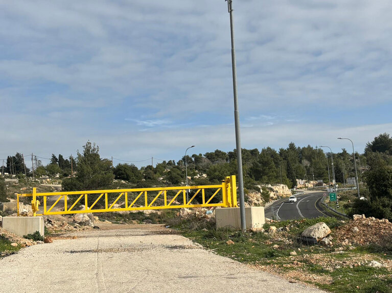 Umm Safa’s eastern entrance has been blocked with a road gate since October 2023. Photo by OCHA