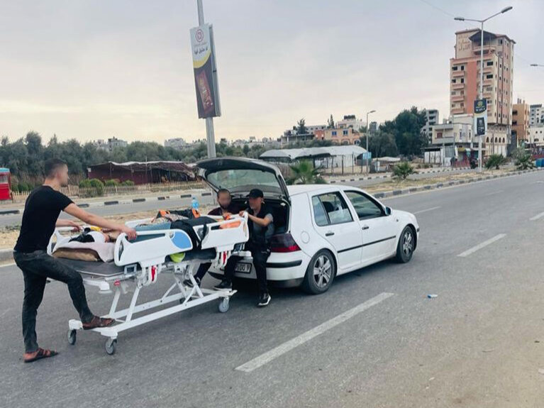 A hospital patient being transported southwards through a “corridor” opened by the Israeli military following its calls to evacuate northern Gaza. Photo by OCHA, 12 November 2023