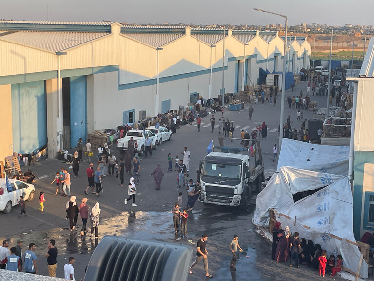 Residents of Gaza staying in a logistics centre of the United Nations near the Egyptian border. ©Photo by OCHA