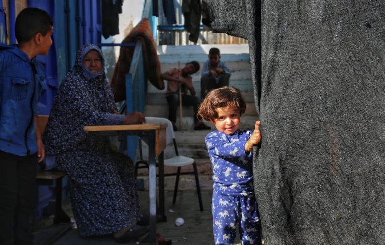 مهجرون في غزة في أعقاب الغارات الجوية الإسرائيلية، أيار/مايو 2021. تصوير محمد لبد