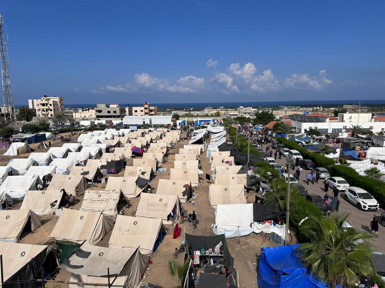 Internally displaced persons staying in tents in the southern Gaza Strip. Photo by UNRWA. 19 October 2023