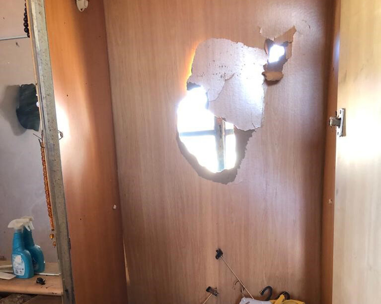 Damaged door from Umm Fagarah settler attack. ©Photo by OCHA
